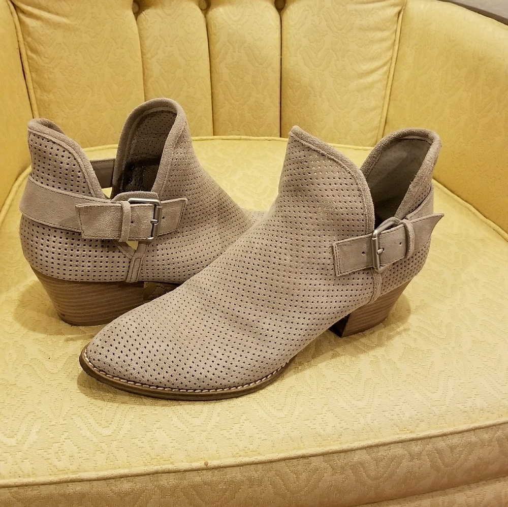 Dolce Vita ankle boots